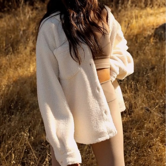 Bandier & Sincerely Jules collab, The Aspen Sherpa Jacket Cream Size S Outerwear - Picture 5 of 5